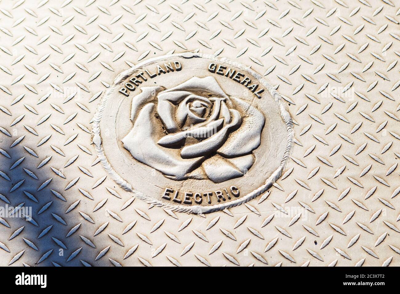 Portland, Oregon, USA - 27 giugno 2018: Una tombola con il segno di Portland General Electric (PGE) Foto Stock