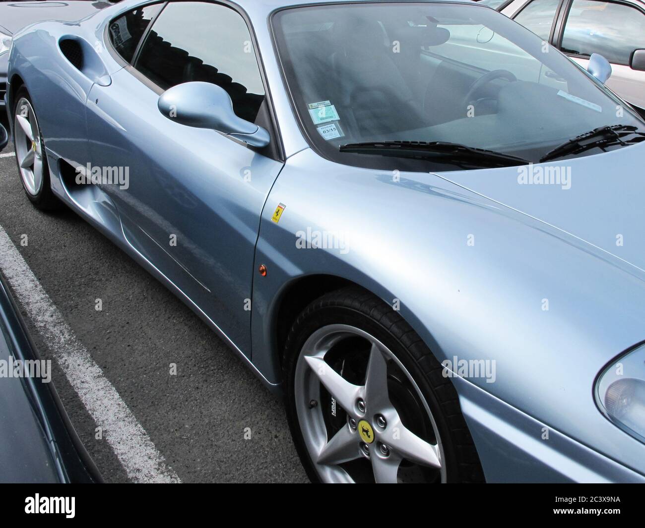 Bordeaux , Aquitaine / Francia - 06 14 2020 : Ferrari F430 Scuderia auto sportiva blu in vista strada Foto Stock