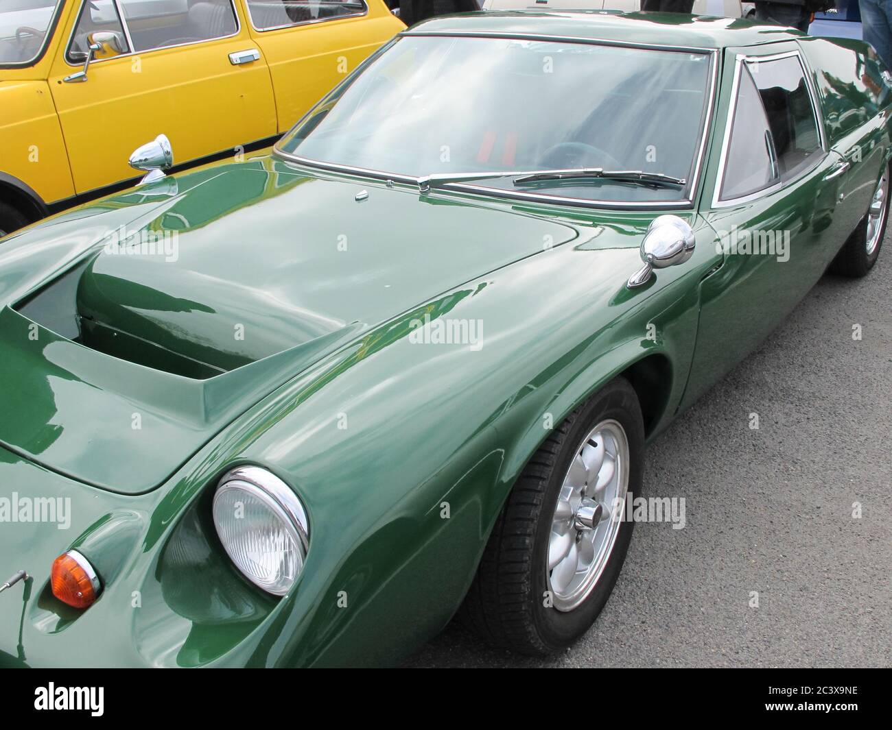 Bordeaux , Aquitaine / Francia - 06 14 2020 : Lotus Europa S2 Motor Car verde vintage Oldtimer parcheggiato sulla strada Foto Stock