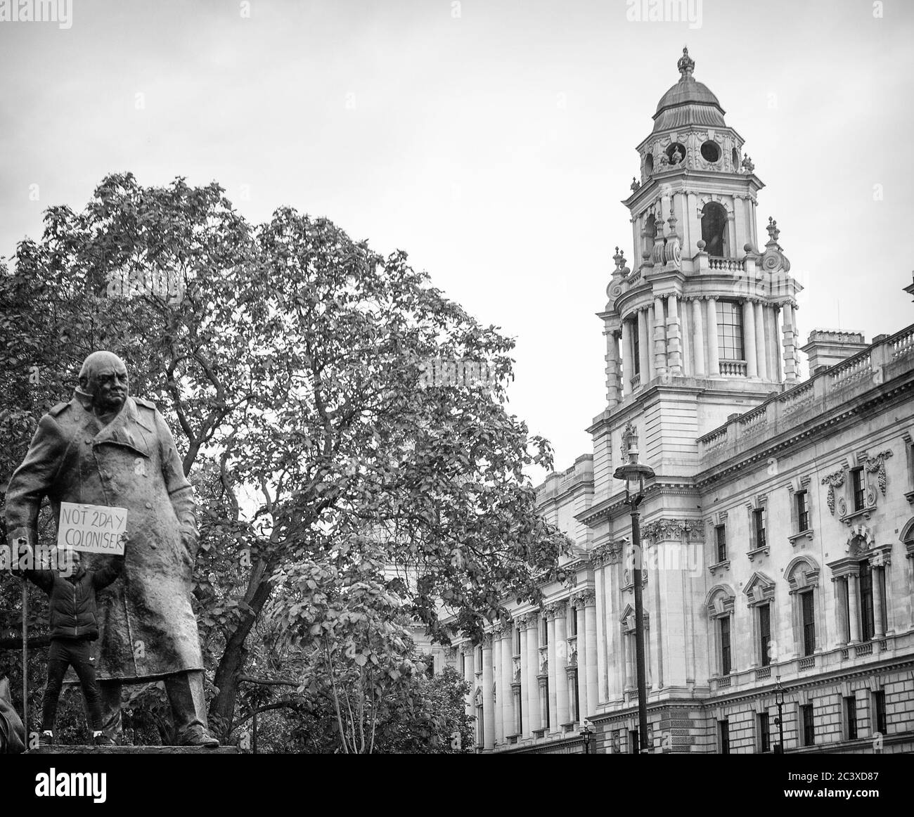 Londra, Regno Unito. 13 giugno 2020. Centinaia di manifestanti di Black Lives Matter hanno marciato attraverso Londra per protestare per la morte di George Floyd Foto Stock