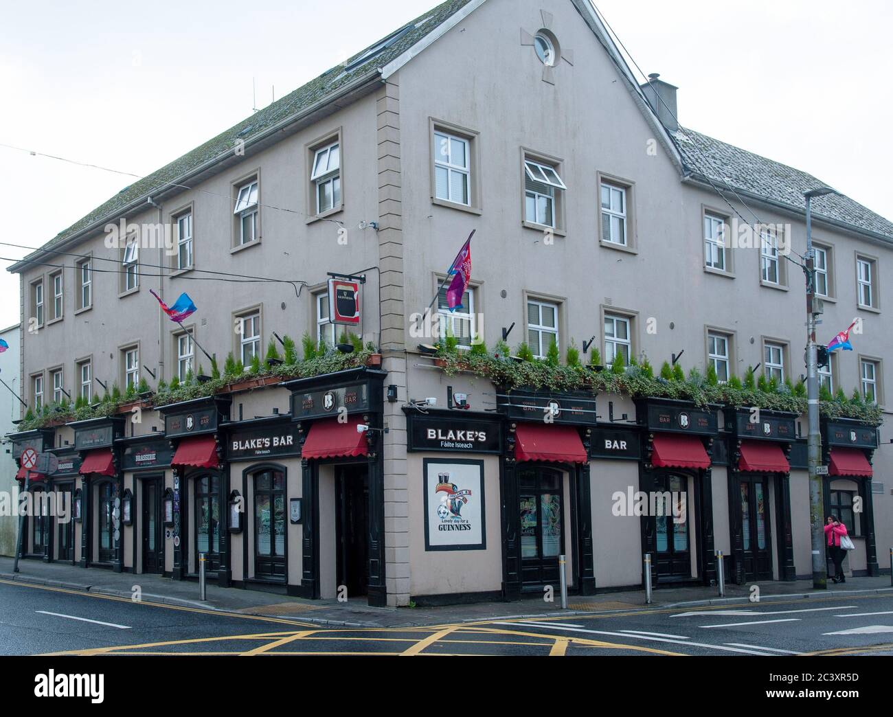 Galway, Irlanda - 9 febbraio 2020. Vista sul Blake's Corner Bar nella città di Galway Foto Stock