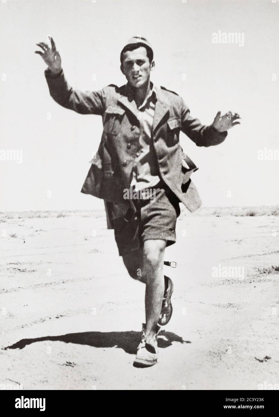 Il Fantacrimano italiano arrendendo alle truppe britanniche, Libia, British Official Photo, 1941 Foto Stock