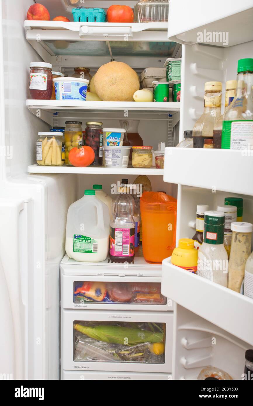 L'interno era pulito e ben fornito di cibo Foto Stock