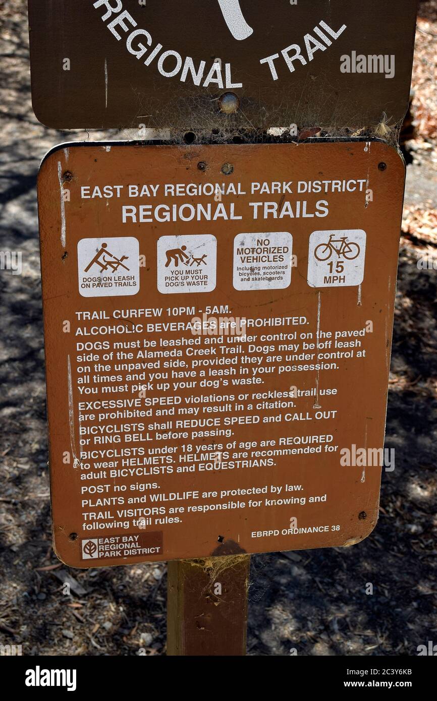 Insegna per le regole presso l'Alameda Creek Trail Stables Staging Area, California Foto Stock