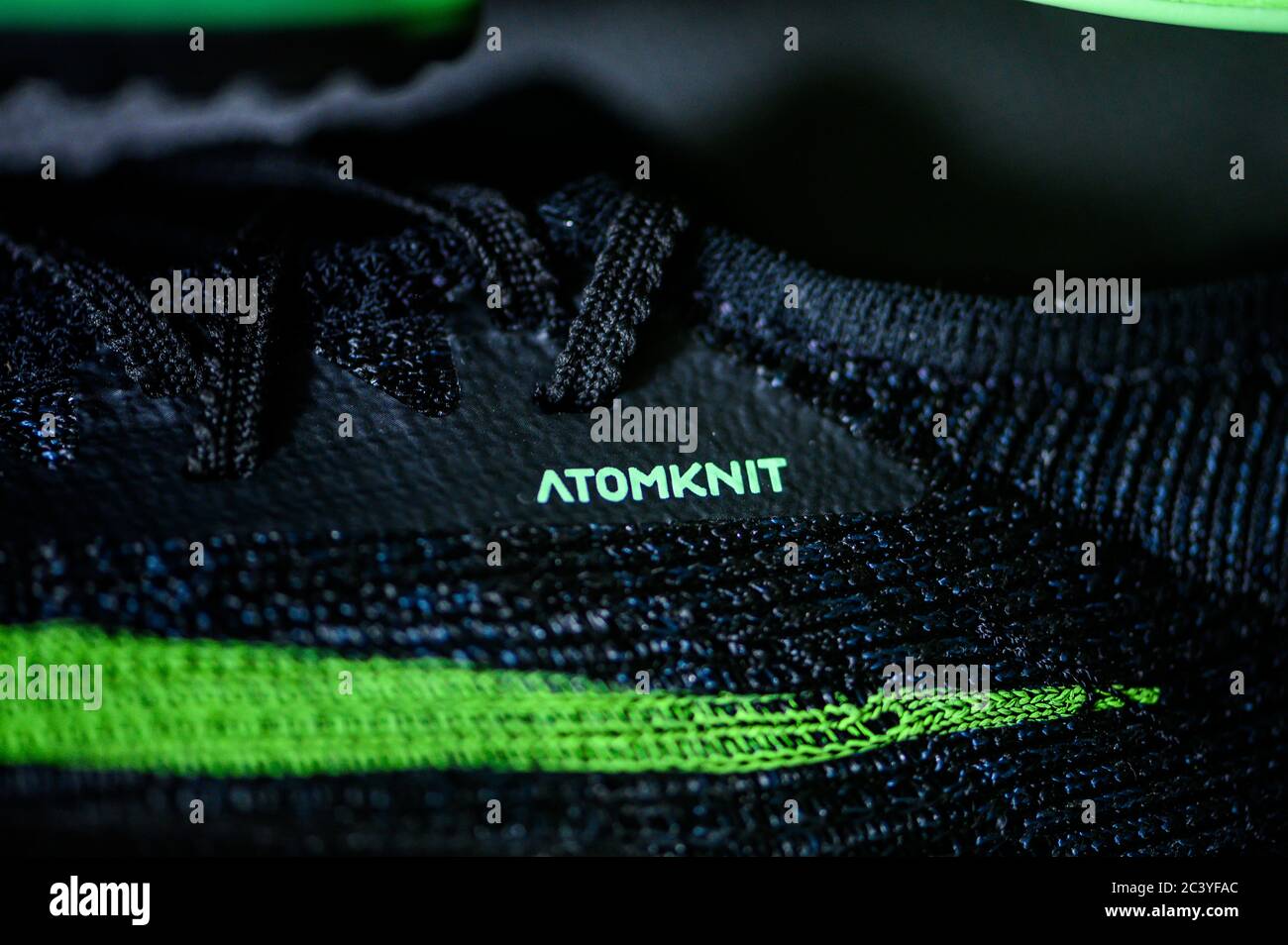 ROMA, ITALIA, GIUGNO 23. 2020: Scarpe da running Nike ALPHAFLY NEXT%. Controversa scarpa da maratona verde, nera. Dettaglio su Air Zoomx Foam, Air zoom Foto Stock