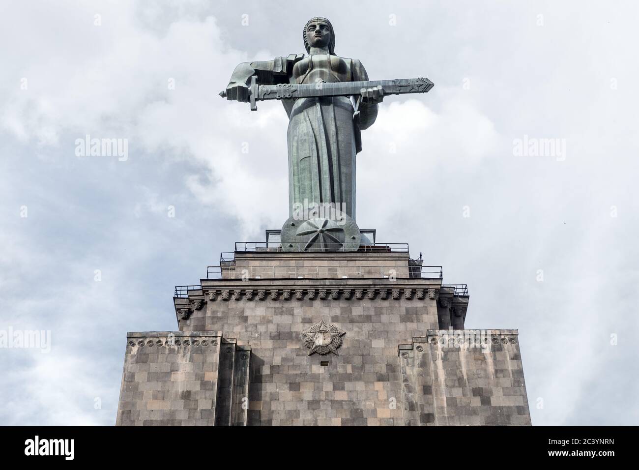 La statua di Madre Armenia al Parco della Vittoria, Yerevan, Armenia Foto Stock
