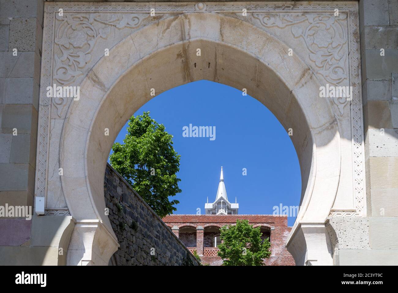 Cima del padiglione russo attraverso l'arco. Rabati Castello, Akhaltsikhe, capitale di Saltskhe-Saatabago, Georgia. Originariamente IX secolo, aka Castello Lomisa Foto Stock