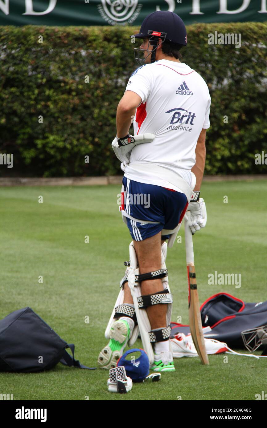 England Cricket Captain Alastair Cook alla sessione di formazione della squadra di cricket dell'Inghilterra presso il SCG (Sydney Cricket Ground). Foto Stock