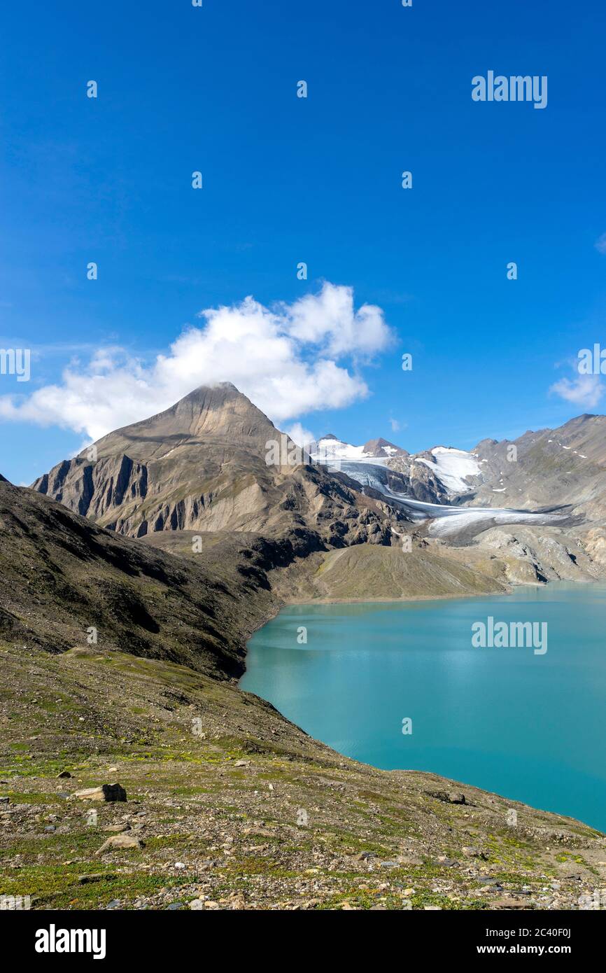 Von Links das Bättelmatthorn oder Punta dei Camosci auf der Grenze Italien-Wallis, das Blinnenhorn oder Corno Cieco ebenFalls auf der Grenze Italien-W. Foto Stock