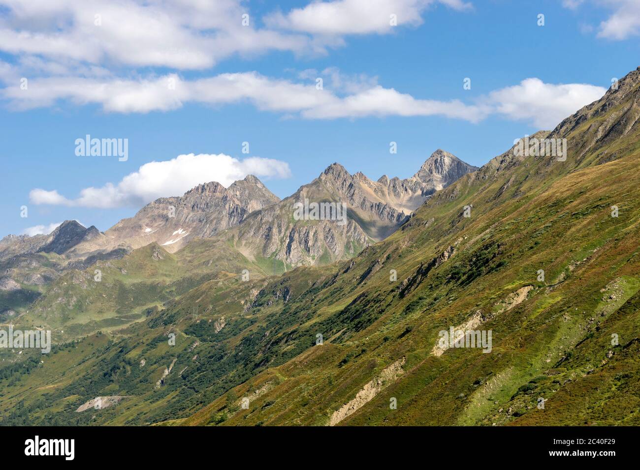 Das obere Val Bedretto, Kanton Tessin. Von rechts Pizzo Cavagnöö, Pizzo Grandinagia und Piccione di Vallegia. Foto Stock