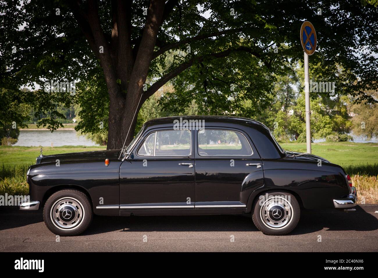 Vecchio Mercedes-Benz 180 (W 120), produzione 1953-1962, Colonia, Germania. alter Mercedes-Benz 180 (W 120), Produktionszeitraum 1953-1962, Koeln, Deutsch Foto Stock