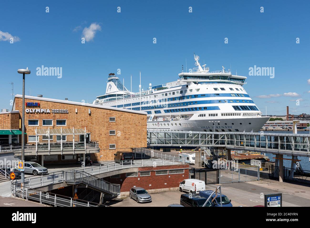 Olympia Terminal e M/S Silja Serenade a Eteläsatama (Porto Sud) di Helsinki, Finlandia Foto Stock