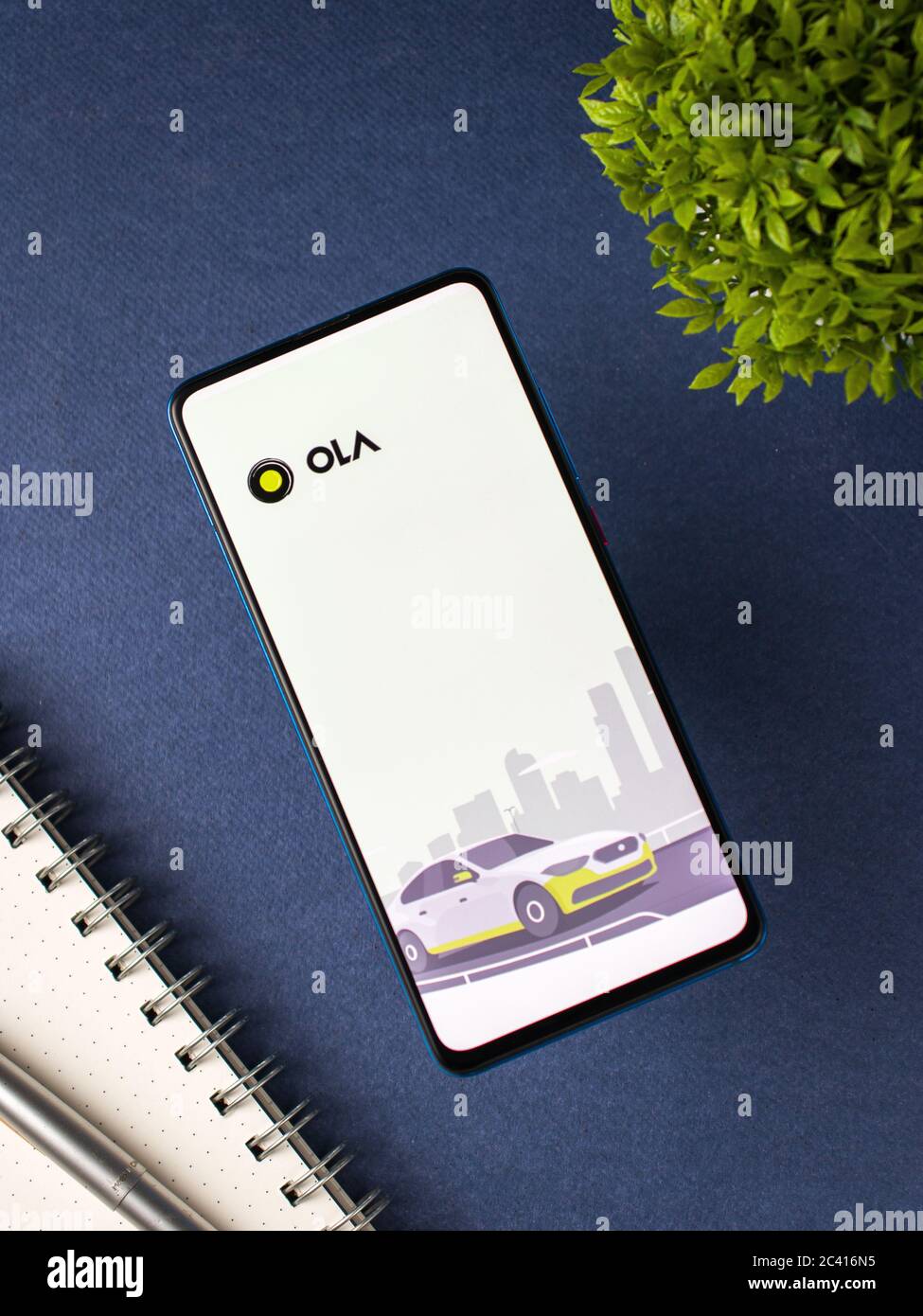 Assam, india - 23 Maggio 2020 : Ola app. Una piattaforma di prenotazione dei taxi. Foto Stock