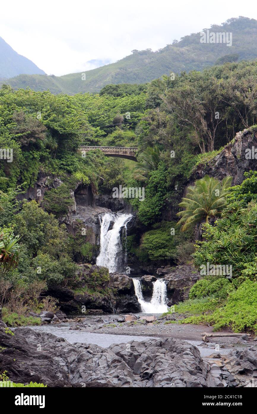 Due cascate delle sette piscine sacre, o'heo Gulch, nel Parco Nazionale di Haleakala, Maui, Hawaii, USA Foto Stock