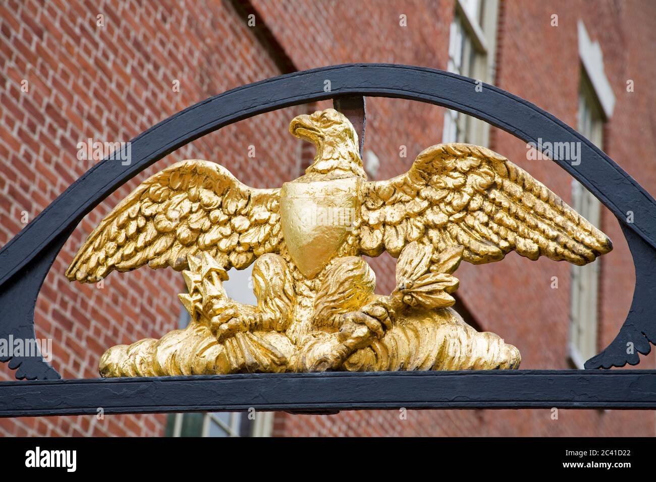 Eagle on First Bank of the United States, Independence National Historical Park, Old City District, Philadelphia, Pennsylvania, USA Foto Stock