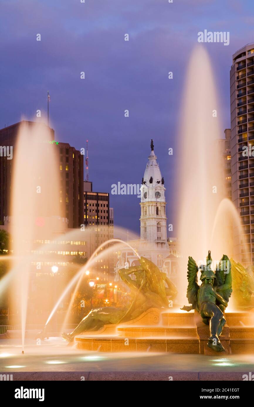 Logan Square Fountain, Parkway Museum District, Philadelphia, Pennsylvania, Stati Uniti Foto Stock