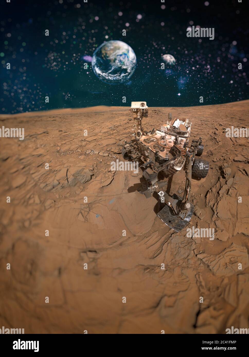 Mars Science Laboratory , Mars Exploration Rover . Marte rover su Marte e sullo sfondo la terra Foto Stock