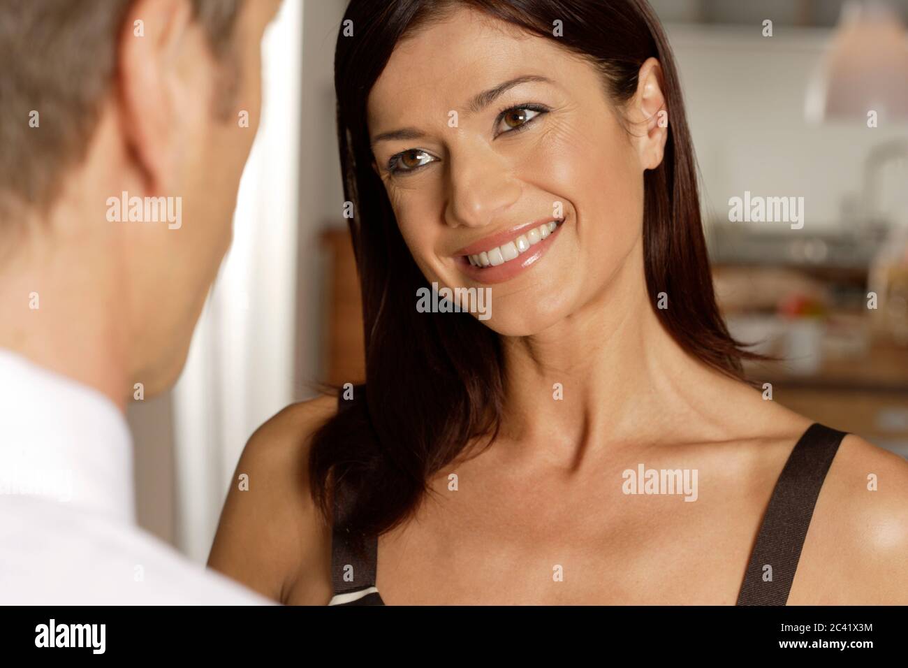 Uomo flirta donna immagini e fotografie stock ad alta risoluzione - Alamy