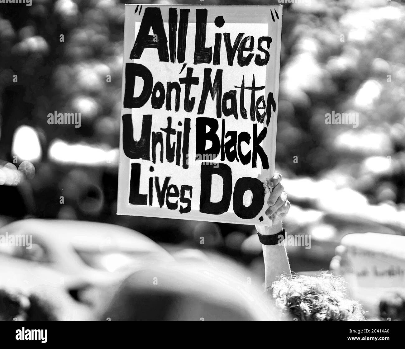 Manhattan, New York - 13 giugno 2020: Black Lives Matter i manifestanti pacifici esercitano il loro primo diritto di emendamento e si oppone alla brutalità della polizia. Foto Stock