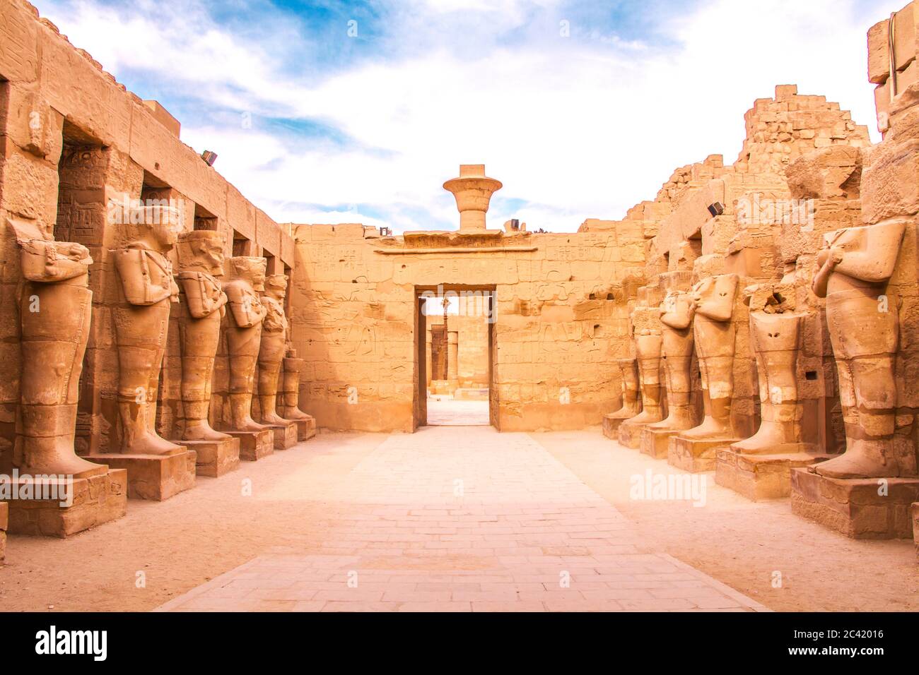 Antiche rovine del tempio di Karnak, sito patrimonio dell'umanità dell'UNESCO, Luxor, Egitto. Foto Stock
