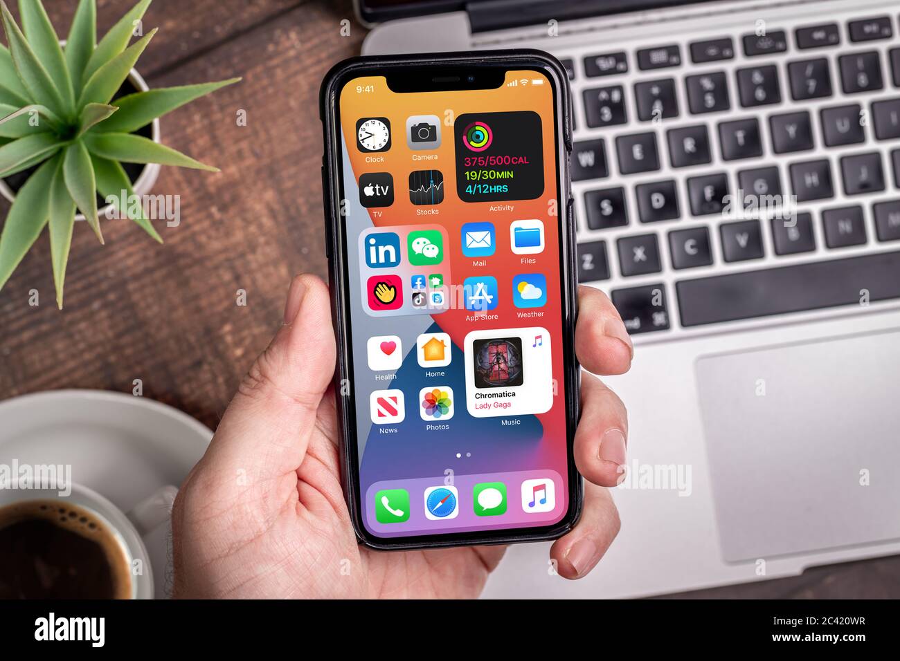 Antalya, TURCHIA - 23 giugno 2020. Nuovo iphone con schermo ios 14, il  prossimo sistema operativo di Apple per i suoi smartphone in uscita Foto  stock - Alamy
