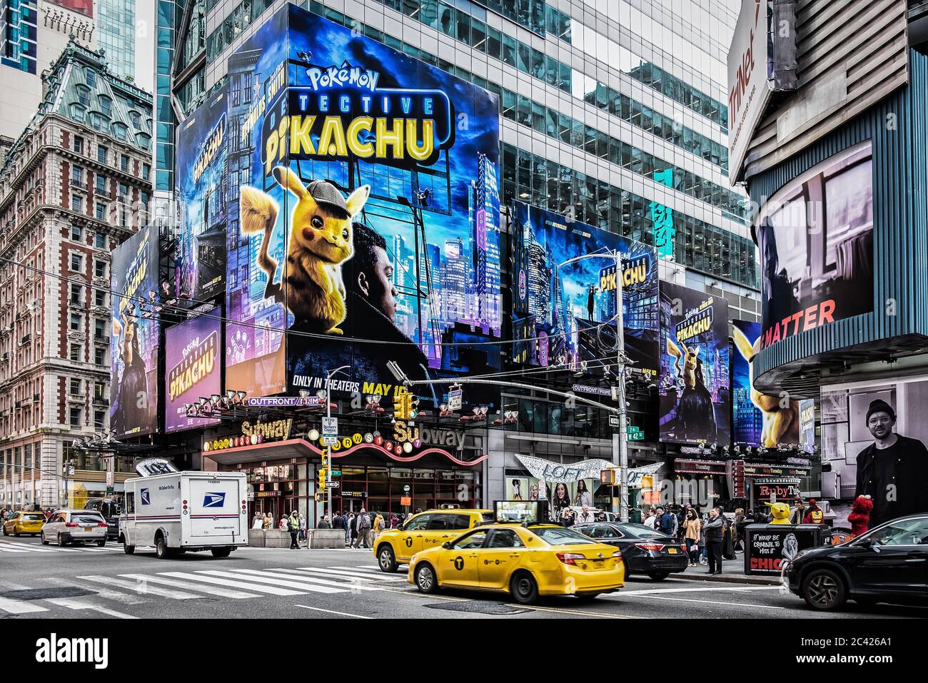 New York City, USA, maggio 2019, scena urbana all'angolo tra la 42 ° e la 7 ° Avenue Foto Stock