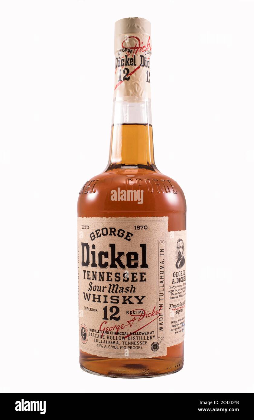 George Dickel Tennessee 12 anni Whiskey su uno sfondo bianco pieno per un facile isolamento e taglio come componente di immagine Foto Stock