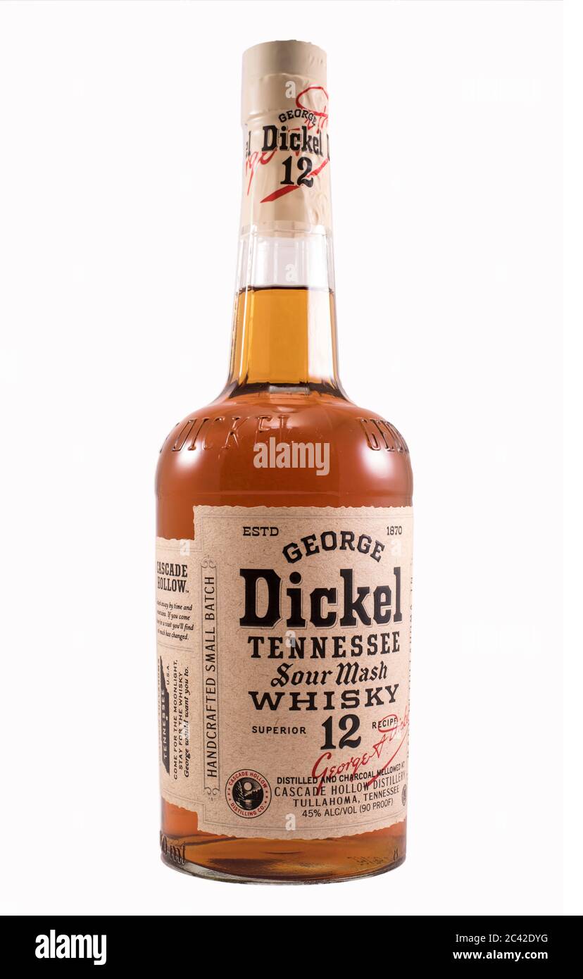 George Dickel Tennessee 12 anni Whiskey su uno sfondo bianco pieno per un facile isolamento e taglio come componente di immagine Foto Stock