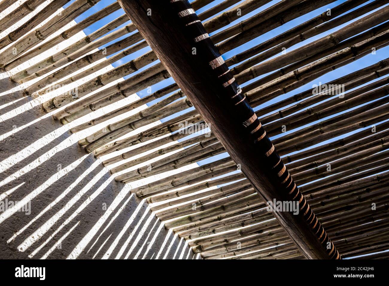 Un tetto di ombra di bambù palo, Hotel Casa Natalia, San Jose del Cabo, B.C. S., Messico. Foto Stock