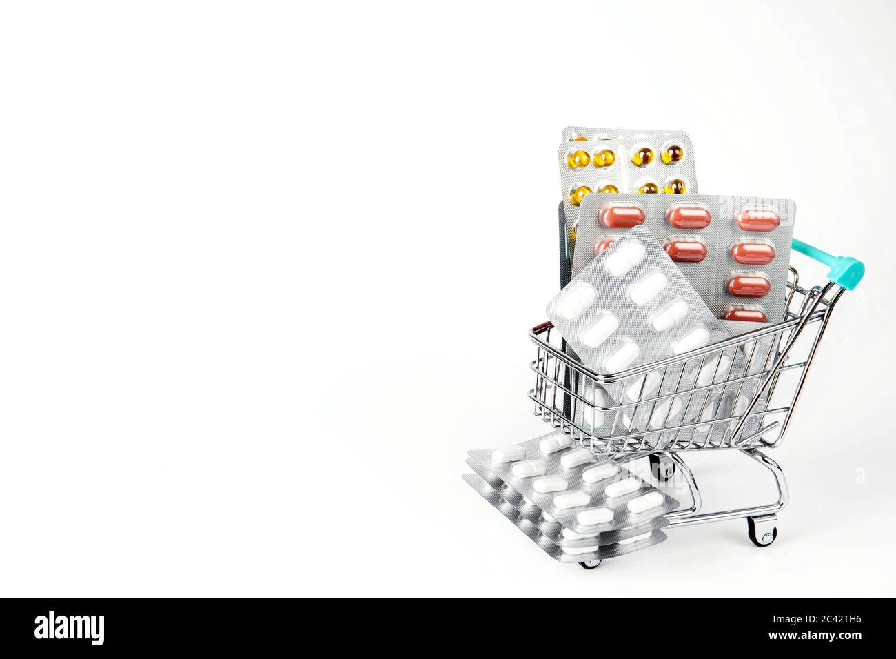 Carrello con molte pillole e droghe. Spazio libero per il testo Foto Stock