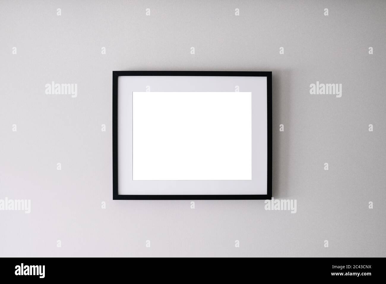 Cornice vuota su sfondo bianco Foto Stock