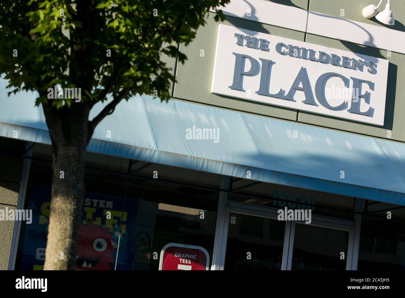Un cartello con il logo all'esterno di un negozio The Children's Place a Bowie, Maryland, l'8 giugno 2020. Foto Stock