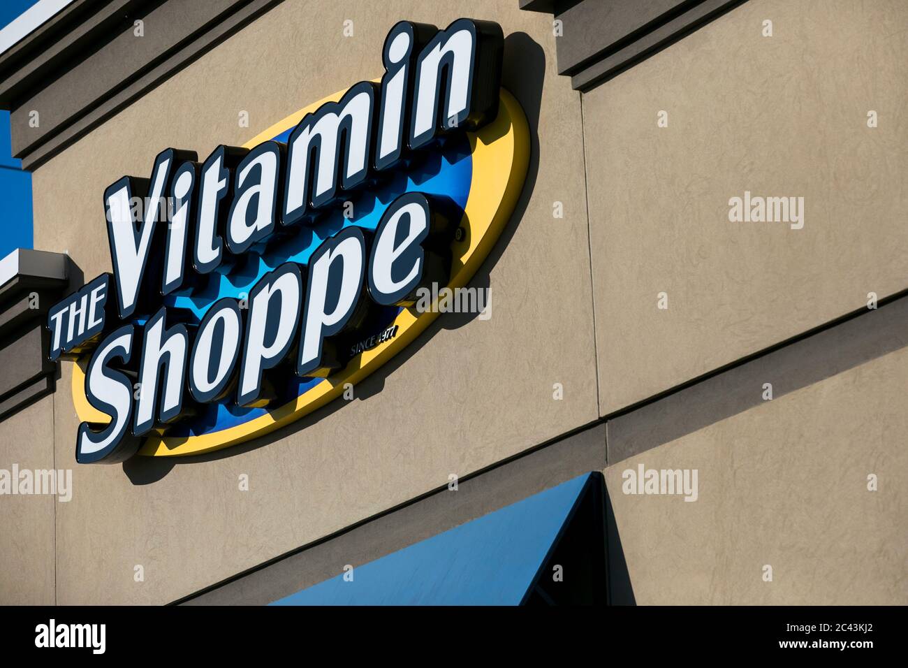 Un cartello con il logo all'esterno di un punto vendita al dettaglio Vitamin Shoppe a Gambrills, Maryland, l'8 giugno 2020. Foto Stock