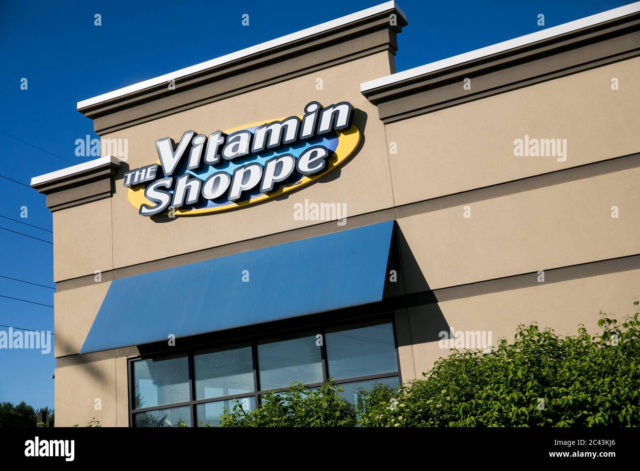 Un cartello con il logo all'esterno di un punto vendita al dettaglio Vitamin Shoppe a Gambrills, Maryland, l'8 giugno 2020. Foto Stock