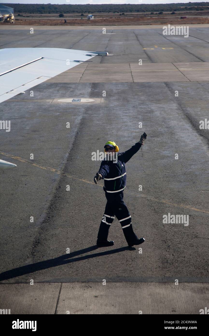 Controllore del traffico aereo sulla pista, Patagonia, Cile Foto Stock