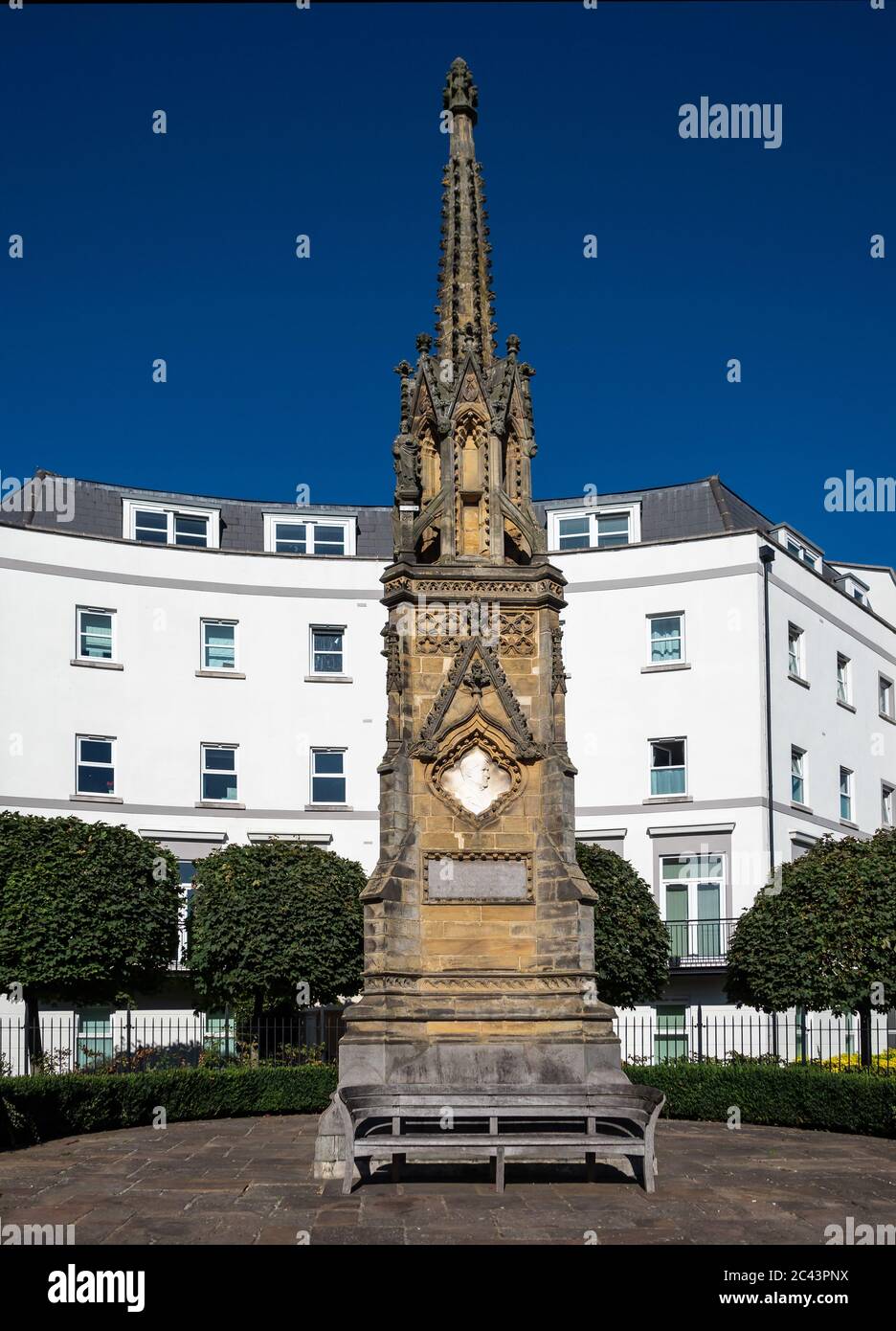 ROYAL TUNBRIDGE WELLS, KENT, Regno Unito: Memoriale al canonico Edward Hoare, vicario della Santa Chiesa della Trinità a Culverden Park Foto Stock
