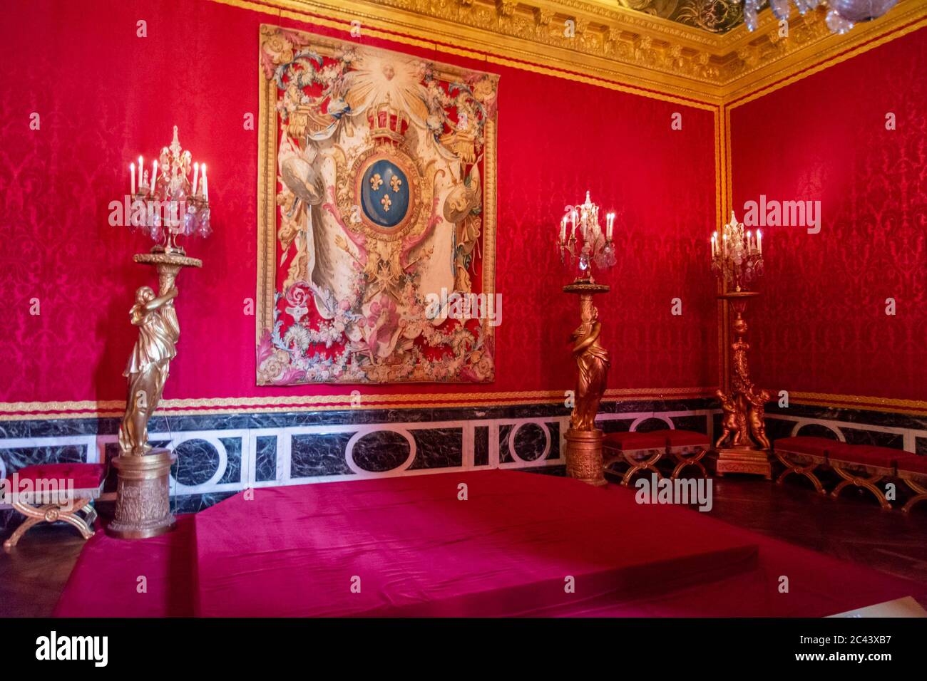 Versailles, Francia - 27 agosto 2019 : il salone Apollon, o la sala del trono al palazzo di Versailles. Foto Stock