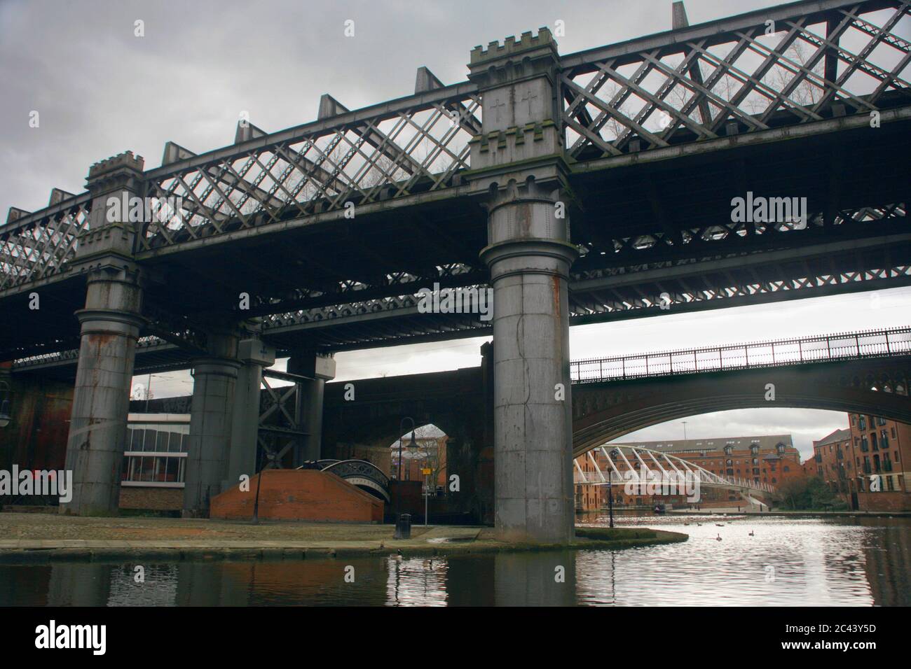 Viadotti e ponti: Potato Wharf, Bridgewater Canal Basin, Castlefield, Manchester, Inghilterra, UK Foto Stock