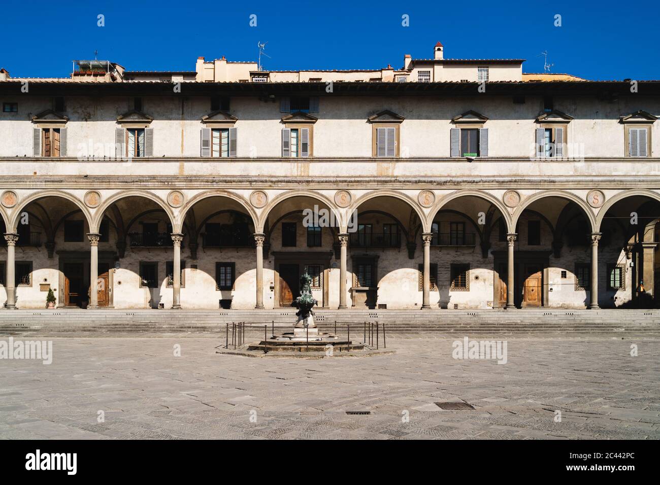 Italia, Toscana, Firenze, vuota Piazza della Santissima Annunziata tra la pandemia di Coronavirus Foto Stock