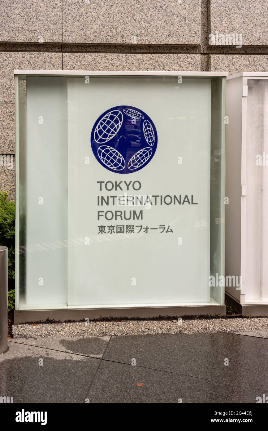 Tokyo / Giappone - 20 ottobre 2017: Il Tokyo International Forum è un centro espositivo multifunzionale nel quartiere Marunouchi di Tokyo, in Giappone Foto Stock