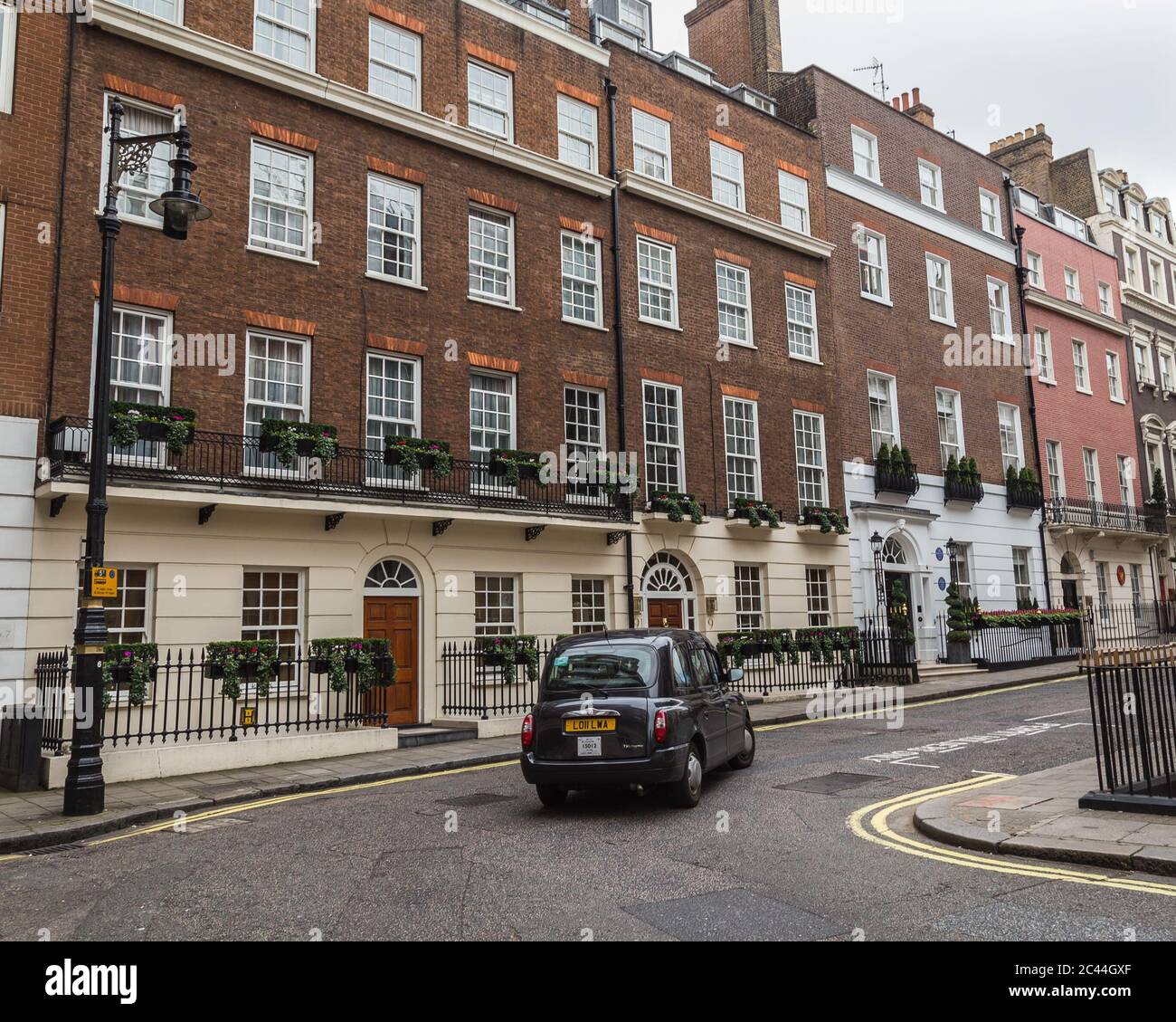 LONDRA, UK - 8 OTTOBRE 2016: L'esterno dell'architettura a Mayfair Londra durante il giorno. Foto Stock