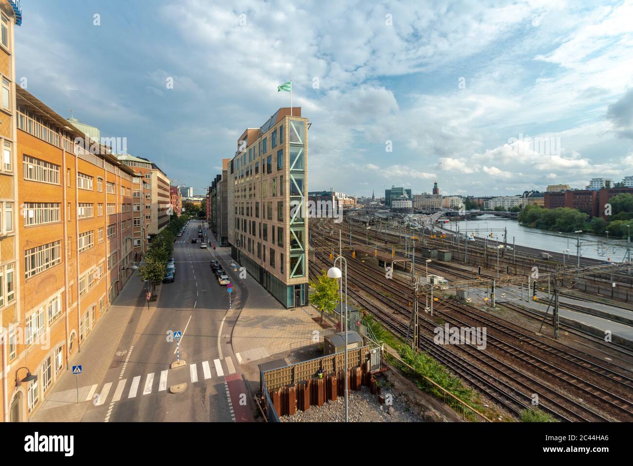 Svezia, Sodermanland, Stoccolma, edificio stretto di fronte ai binari della stazione centrale di Stoccolma Foto Stock