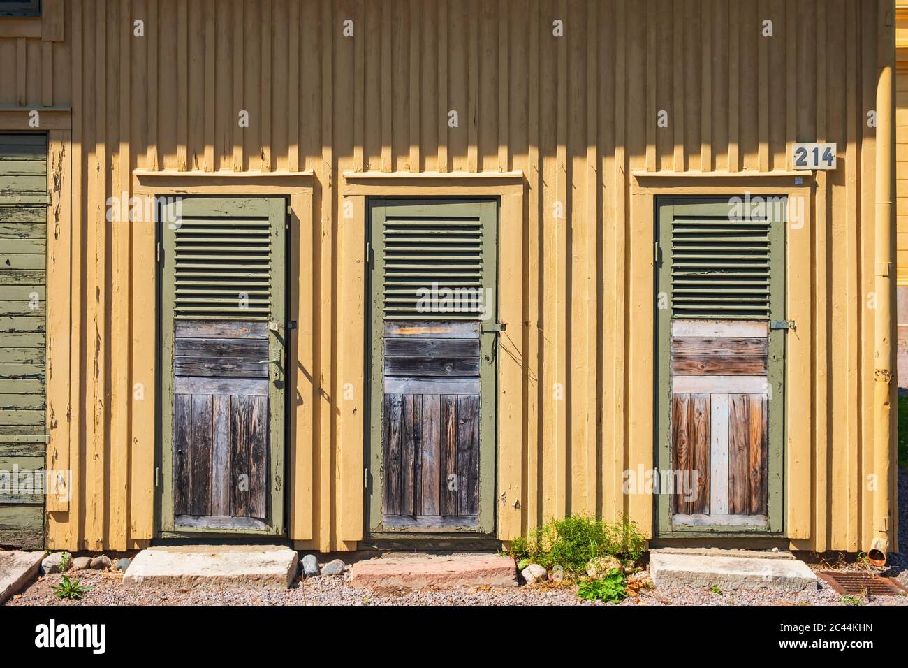 Cortile con vecchie case Foto Stock