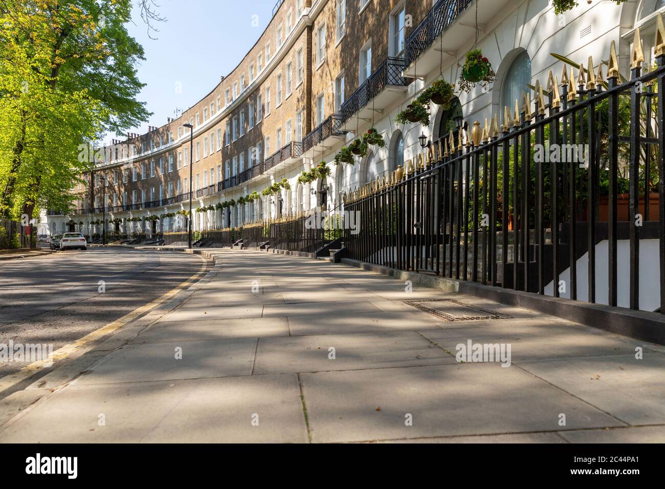 Regno Unito, Londra, strada vuota vicino a Regent's Park durante il coprifuoco Foto Stock