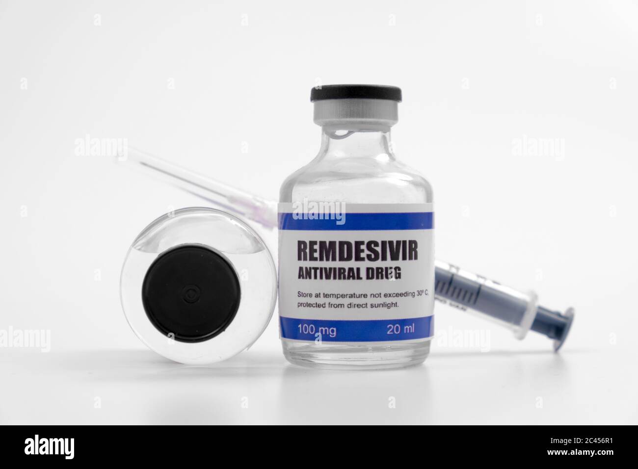 Remdesivir farmaco antivirale iniettabile flaconcino vaccino Covid-19 Corona Virus 2019-ncov siringa iniettabile. Vaccinazione, immunizzazione, trattamento a. Foto Stock