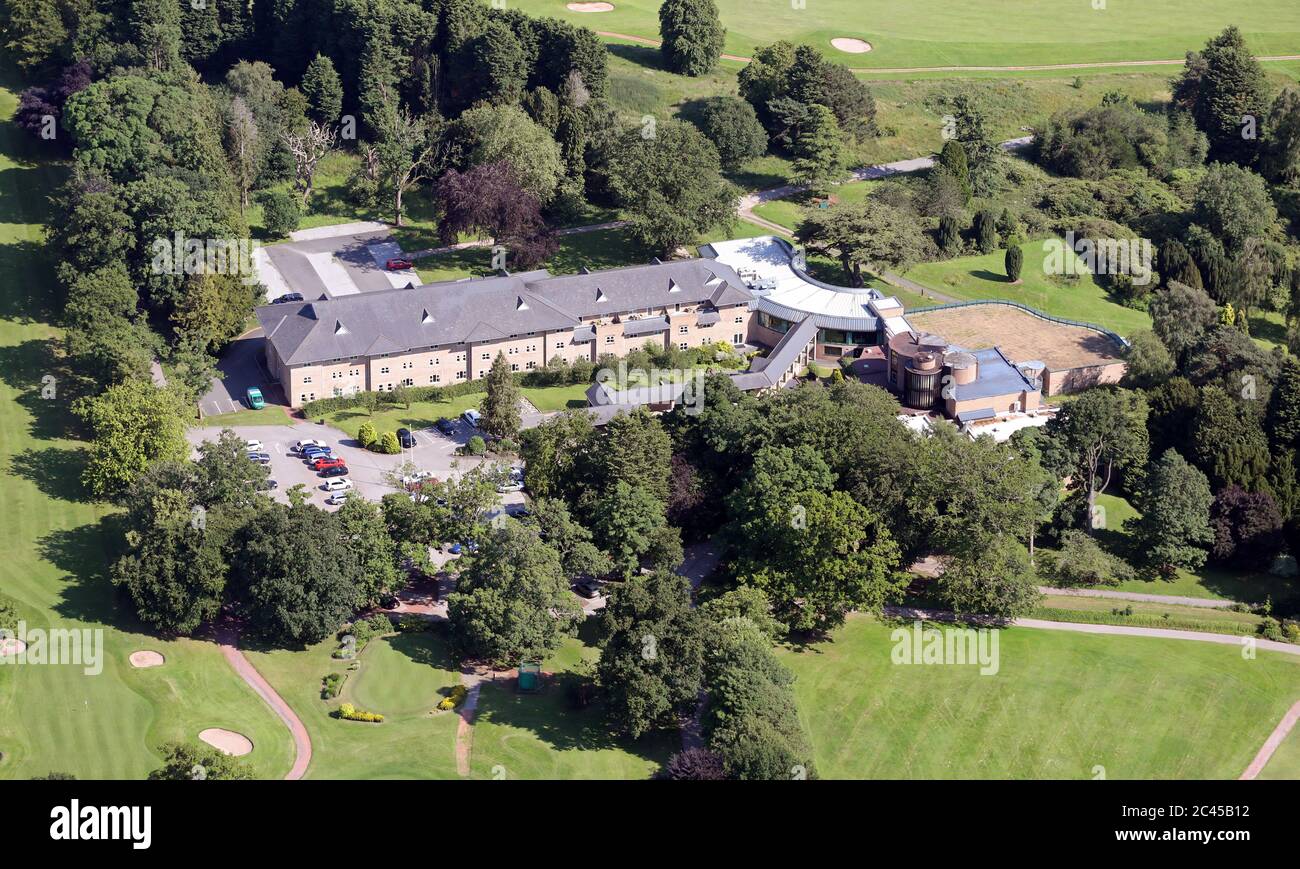 Vista aerea del Macdonald Portal Hotel, Golf & Spa con il campo da golf Portal Championship, vicino a Tarporley, Cheshire Foto Stock