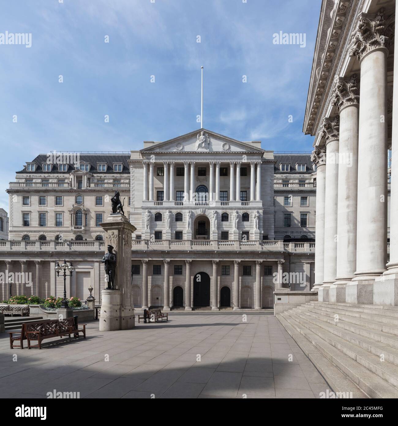 Vista esterna della Bank of England, London, UK durante la crisi del virus Corona. Foto Stock