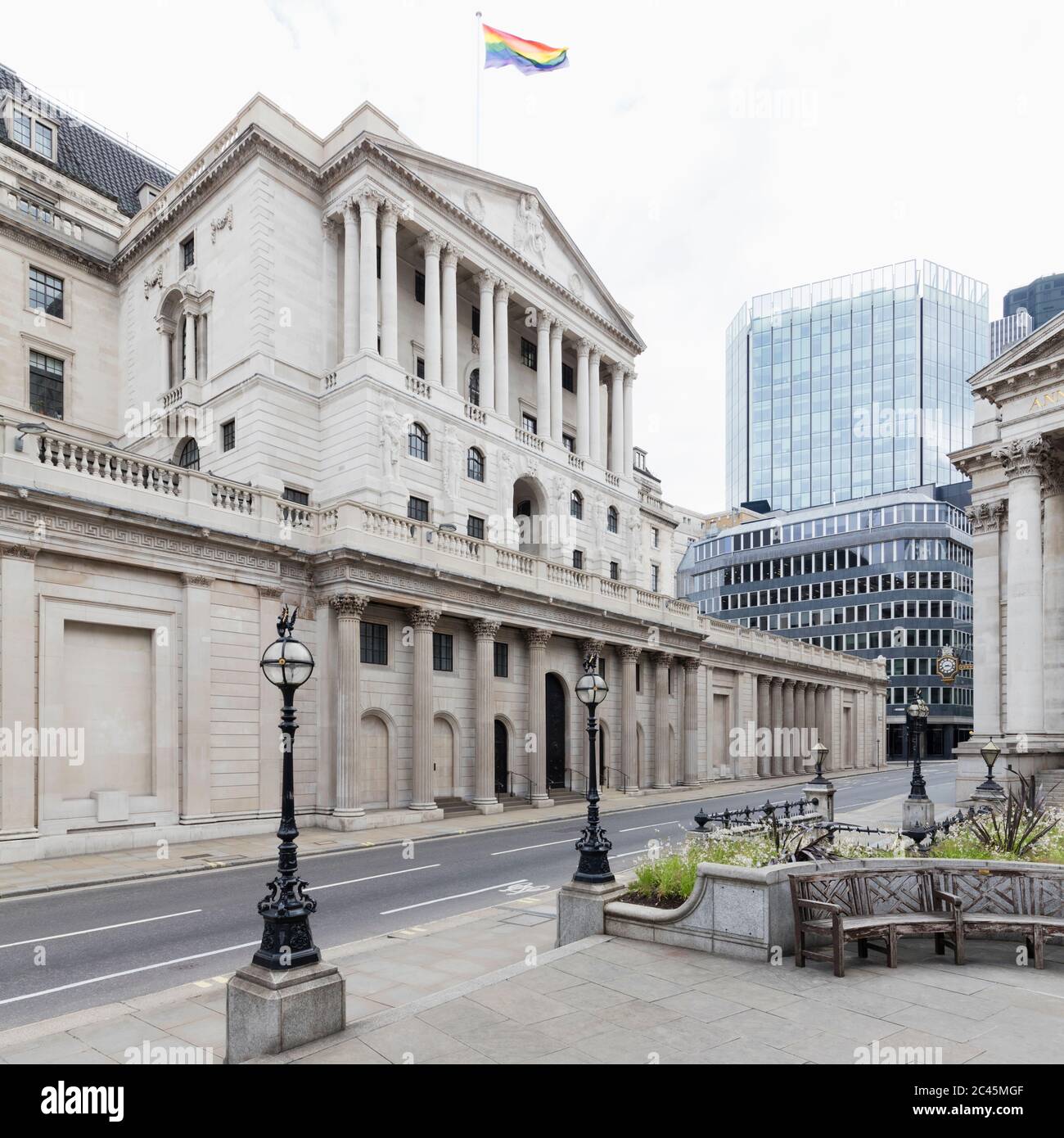 Vista esterna della Bank of England, London, UK durante la crisi del virus Corona. Foto Stock