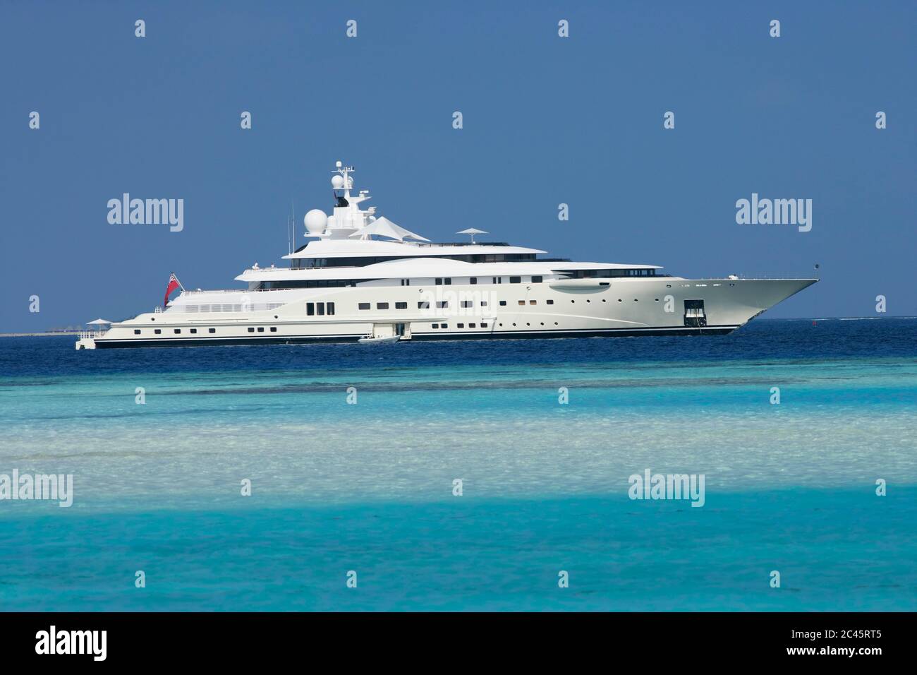 Yacht Peloro del milionario Russo Roman Abramovich, proprietario della squadra di calcio Chelsea, 18 febbraio 2006, di fronte a Soneva Gili, Atollo Nord Malé, MALDI Foto Stock