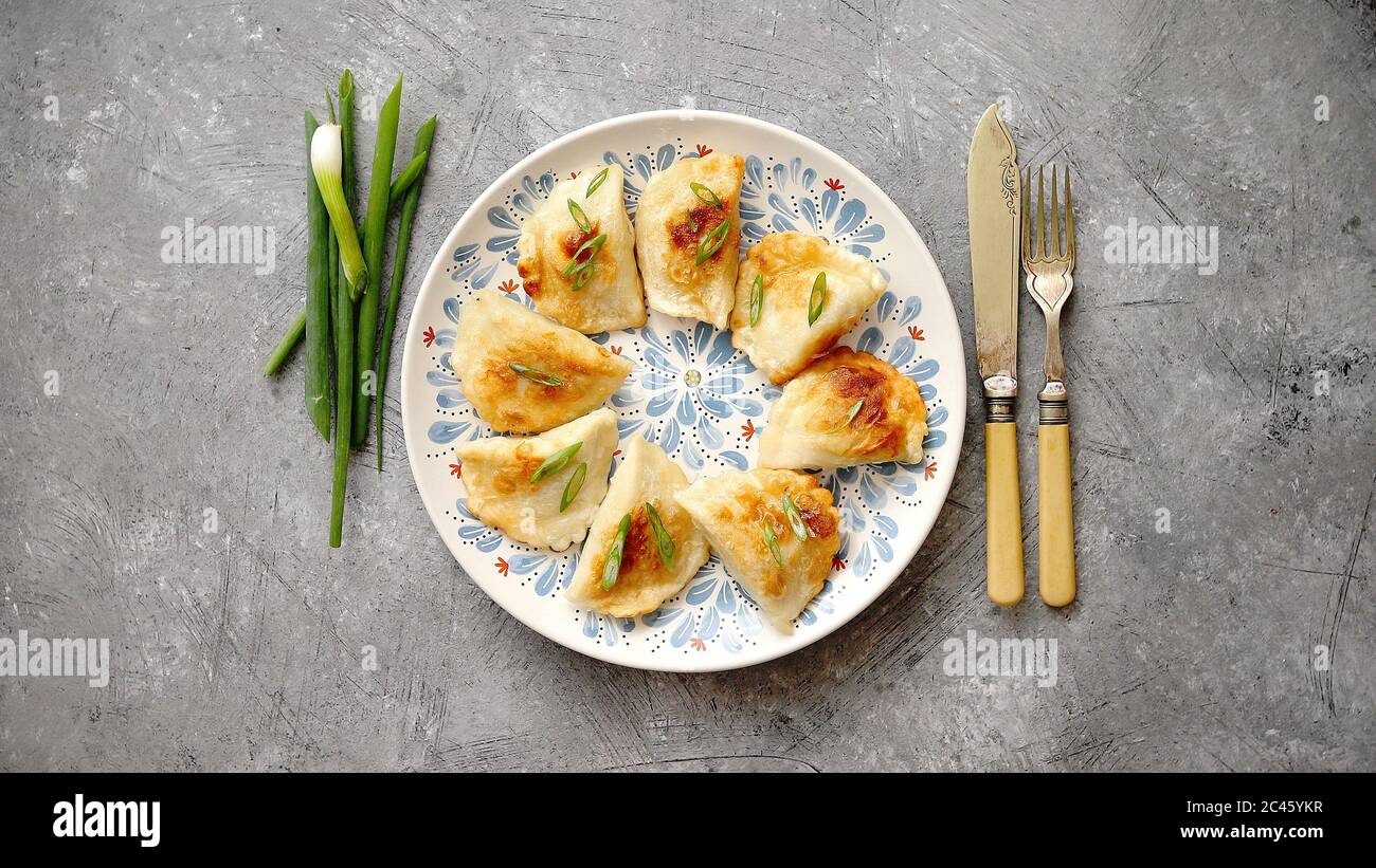 Gnocchi di patate fritte con carne Foto Stock